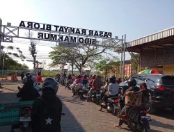 Buntut Penerapan E-Parkir, Pengunjung Pasar Sido Makmur Blora Keluhkan Antrean Panjang