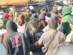 Motor Hampir Dibakar Massa, Pemuda Pembawa Sajam di Posko MPB Diselamatkan Polisi
